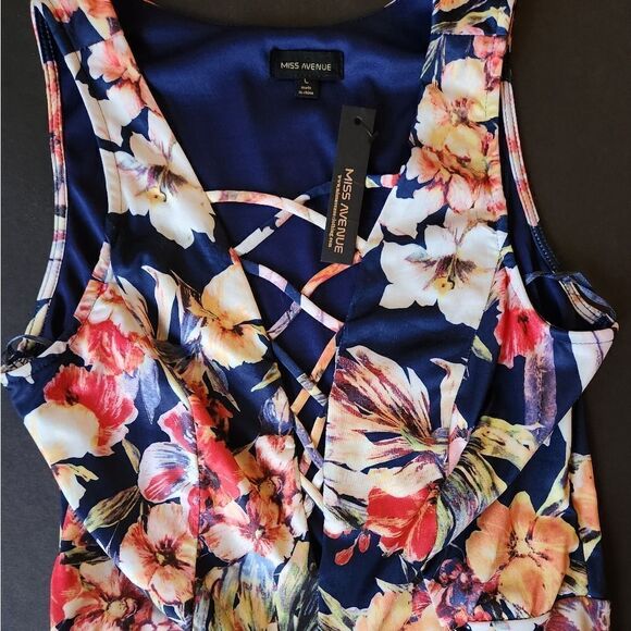 NWT Miss Avenue Floral dress - Picture 4 of 9
